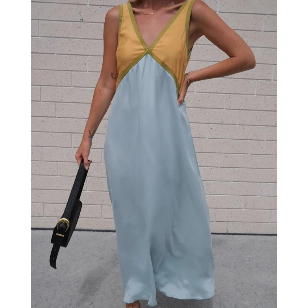 Katie - Chic V-Neck Dress