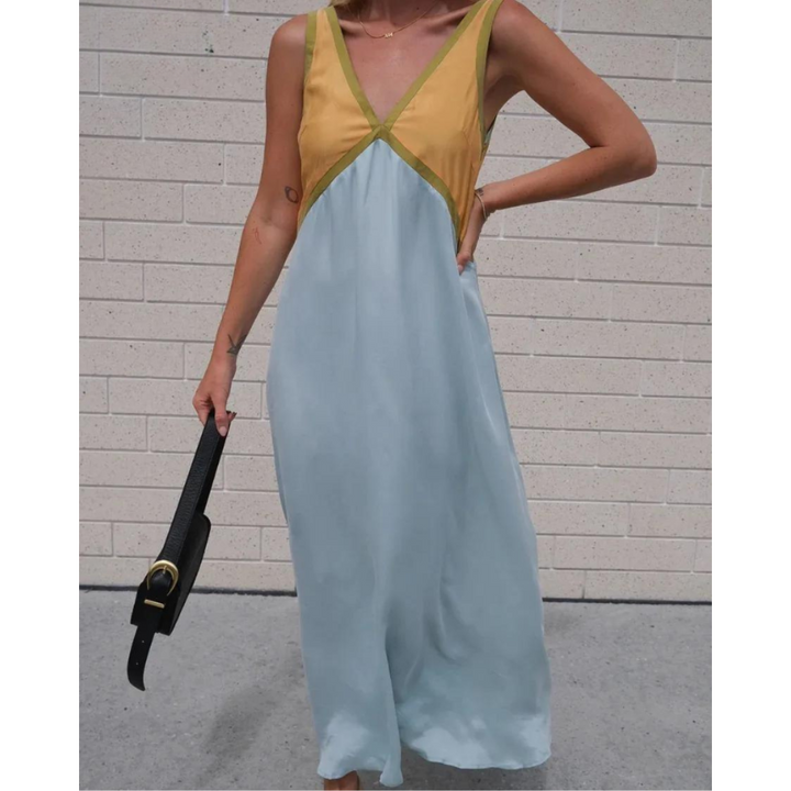 Katie - Chic V-Neck Dress