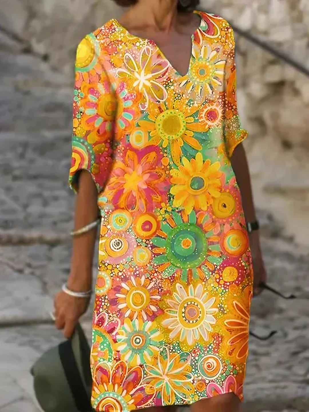 Eliza - Dress with Floral Pattern and V-neckline