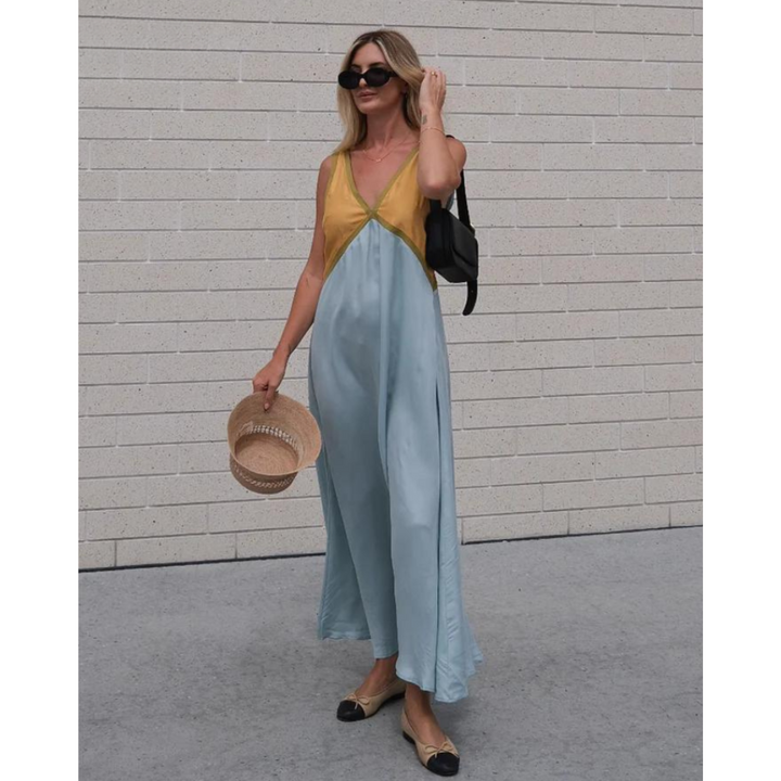 Katie - Chic V-Neck Dress
